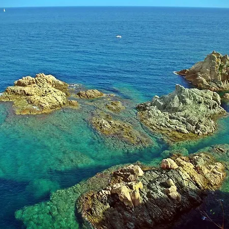 Lets Holidays Mediterranean 3 Minutes To The 2 Апартаменты *