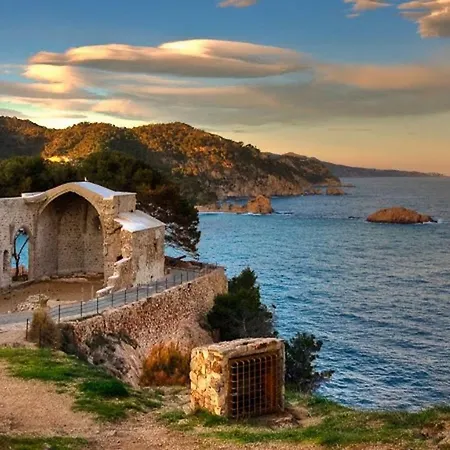 Lets Holidays Mediterranean 3 Minutes To The 2 Апартаменты Тосса-де-Мар