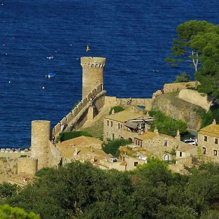 Lets Holidays Mediterranean 3 Minutes To The 2 Appartement Tossa de Mar